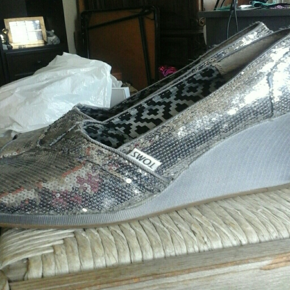 Shoes - Picture 2 of 2